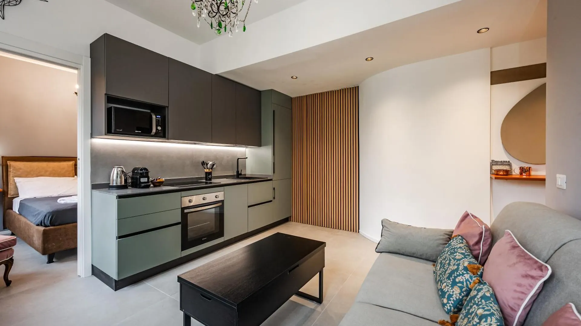 Charming Modern Apartment Near The Heart Of Milaan Italië